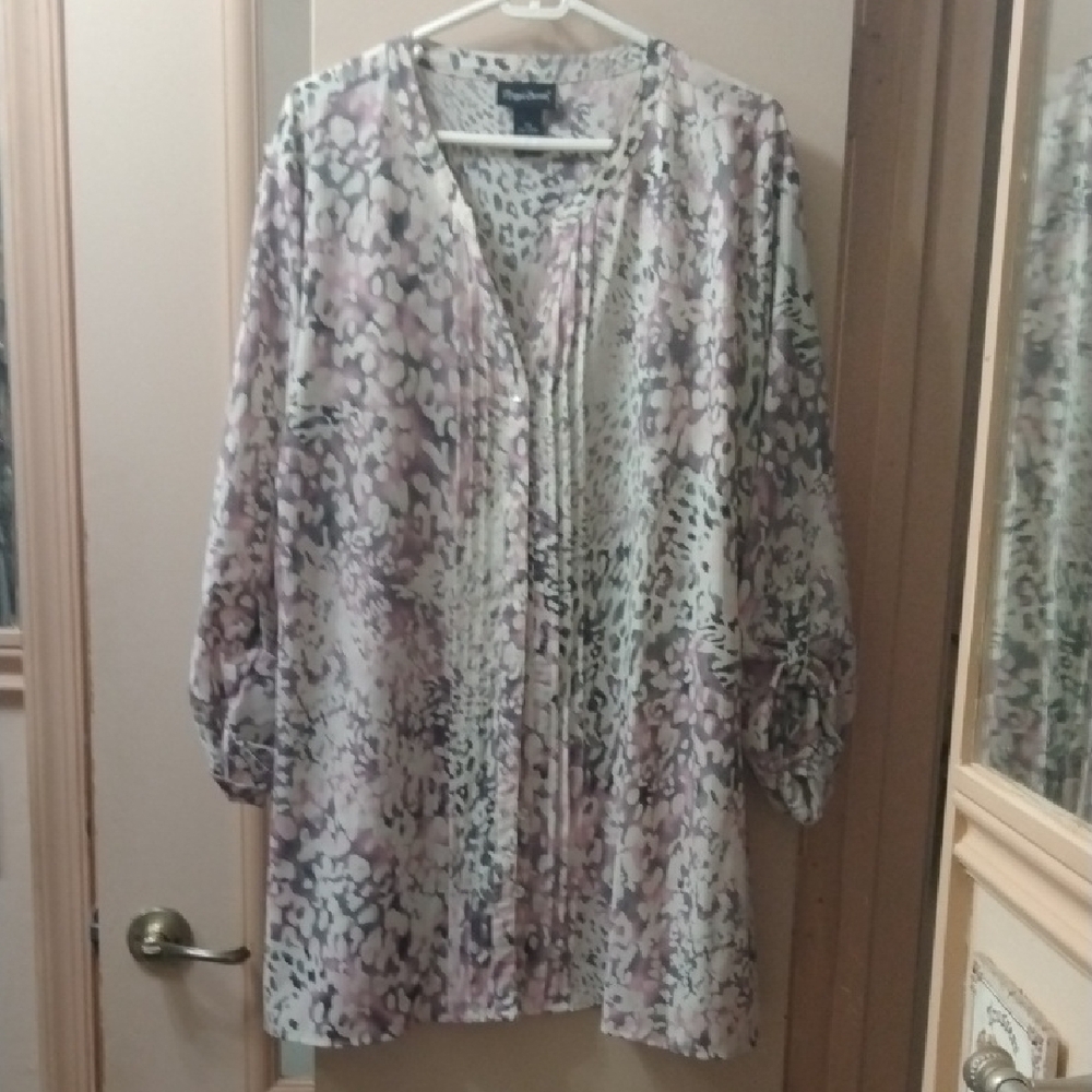 Cream and White 3/4 Sleeve Buttoned Blouse with Mandarin Collar
